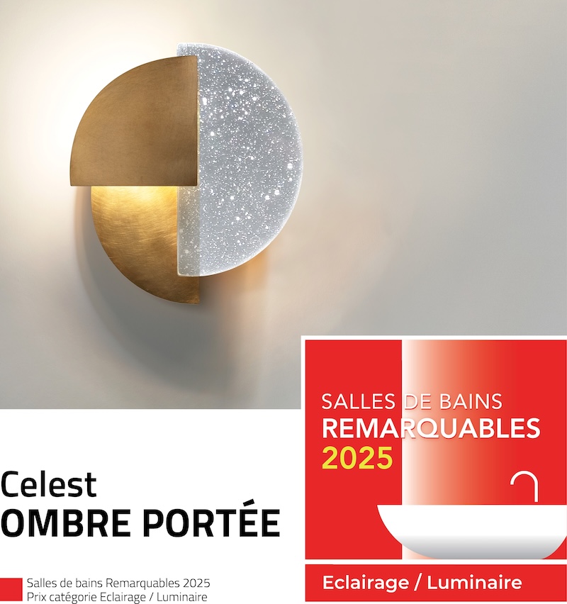 L'applique de salle de bains en laiton et verre Celest d'Ombre Portée, lauréat des Salles de bains Remarquables 2025