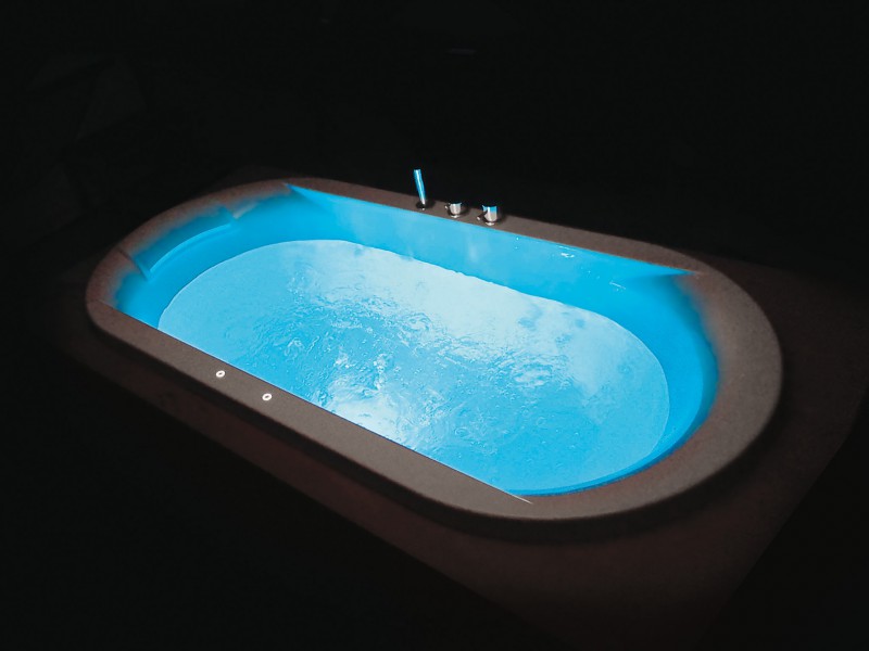 Baignoire balnéothérapie pour salle de bains PLENITUDE de Kinedo