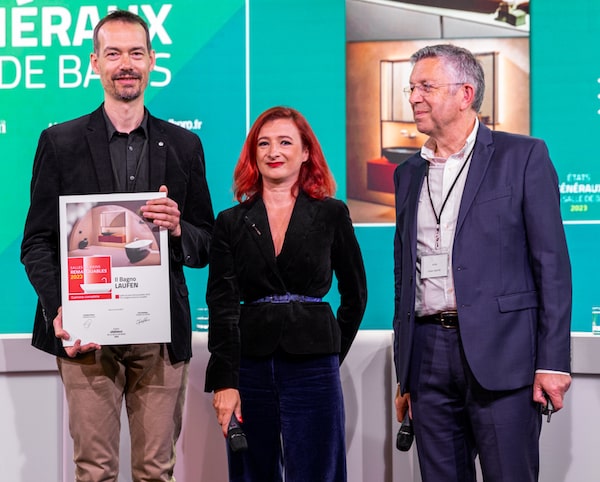 Renaud Colombier, Laufen, recevant le prix du Palmarès des Salles de bains Remarquables